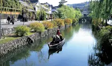 Les barques du quartier de Bikan