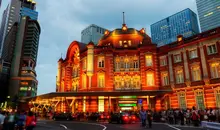 La gare de Tokyo by night.