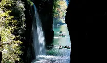 El paseo en barca por el río Gokase llega hasta la cascada Manai.