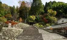 El onsen de Yuwaku internado en la naturaleza.