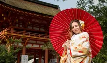 Sesión de fotos frente al santuario Shimogamo-Jinja, patrimonio mundial de la Unesco.