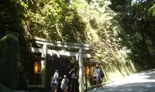 Entrada al templo Zeniarai Benzaiten.