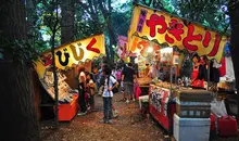 Durante los matsuri, las calles se llenan de coloridos yatai.