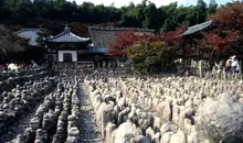 Las estelas del templo Adashino Nenbutsu-ji.