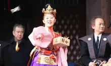 Une actrice lors setsubun du Nakayama-dera