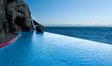 Piscina al aire libre con vistas al mar, Enoshima Island Spa.