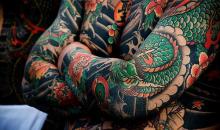 Le type de tatouage arboré par les yakuza et interdit dans les onsen au Japon.