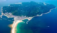 L'île de Shikanoshima et ses onze kilomètres de circonférence, vue du ciel. 