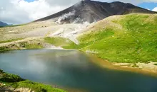 Wanderroute zum Gipfel des Berges Ashi