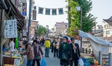 Les allées du marché du matin Miyagawa, à Takayama