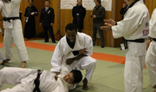 Entraînement de judo entre les policiers de Matsue et des étudiants étrangers, en février 2017