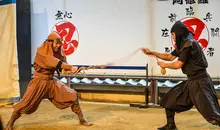 Démonstration de techniques de combat de ninja à Iga