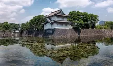 La douve Tatsumi yagura, dans l'enceinte du palais impérial de Tokyo