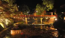 Le pont de Nakabashi à Hida Takayama, illuminé