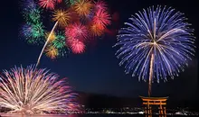 Los fuegos artificiales de Miyajima son unos de los más famosos de Japón.