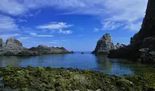 Une crique sur l'île de Shikine-jima, au sud de Tokyo