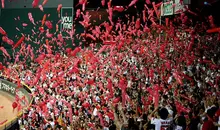 Les supporters des Hiroshima Toyo Carp, vainqueurs de la ligue centrale en 2016