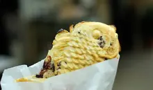 Le taiyaki est souvent vendu en sachet lors des matsuri