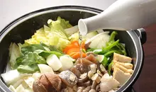 Le bishu nabe, cuisiné dans du saké, est le plat typique de la ville de Saijo