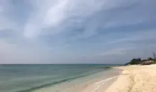 A tan solo una hora de Nara, puedes encontrar hermosas playas en el pueblo Yomitan.