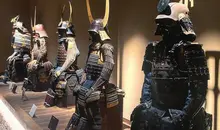 Armures de samouraïs au musée du samouraïs de Shinjuku à Tokyo