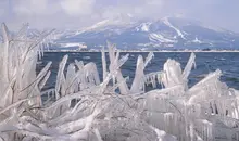 Le lac Inawashiro et ses sculptures de glace