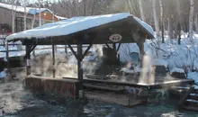 'Ashiyu' (bain de pieds) dans les eaux sulfureuses de la rivière Kawayu 