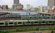 Les trains à Nippori
