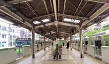 Quais de la gare Yamanote à la gare Sugamo