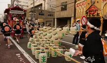 Un groupe en préparation juste avant la grande parade