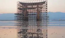 Le Torii du sanctuaire d'Itsukushima à Miyajima est en travaux.