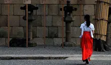 A Shinto priestess in Iwashimizu Hachimangū Shrine