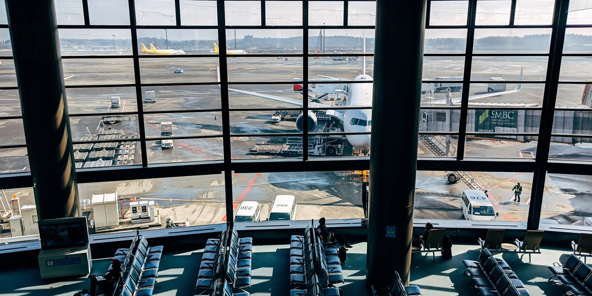 tokyo haneda airport terminal plane view