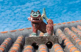 The island village of Taketomi. The houses are often surmounted by shisa, the mythical animal of the archipelago.