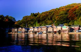Les maisons de pêcheurs du village japonais d'Ine, au Nord de Kyoto