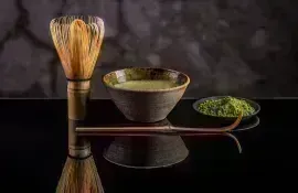 Té matcha tradicional de Japón servido durante una ceremonia del té