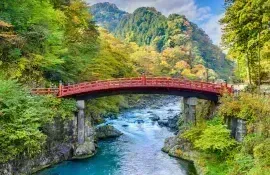 Puente de estilo japonés en Nikkō
