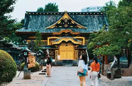 Parque Ueno en Tokio, junto al estanque de lotos