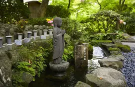 Der Hasedera-Tempel in Kamakura: Blumengarten, Meerblick oder sogar eine elfköpfige Statue!