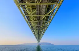 Akashi Kaikyo, le pont suspendu le plus long du monde, entre Kobe et l'île d'Awaji