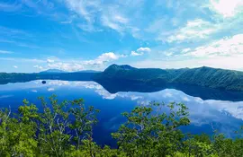 Lac de cratère à Hokkaido