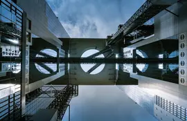 Umeda Sky Building: Genießen Sie von diesem riesigen Wolkenkratzer aus einen Blick auf die Stadt