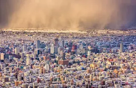 Ciudad de Sapporo antes de la caída de nieve, Hokkaido