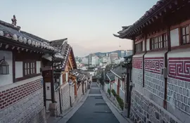 Machen Sie einen Schritt zurück in die Vergangenheit und besuchen Sie die alten Straßen von Seoul