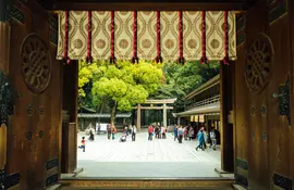 Intérieur du sanctuaire de Meiji Jingu