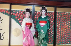 Geisha at Somaro Tea House