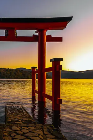 Heiwa no Torii nel Lago Hakone, un luogo magico e imperdibile da visitare vicino al Monte Fuji