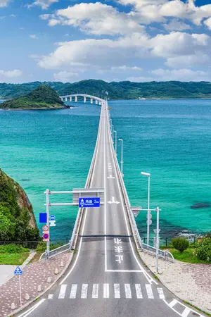 Die wunderschöne Landschaft der Tsunoshima-Brücke (Yamaguchi Präfektur) zwischen Hiroshima & Fukuoka
