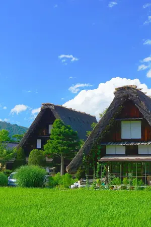 Pueblo del patrimonio mundial de la Unesco de Shirakawago en los Alpes japoneses