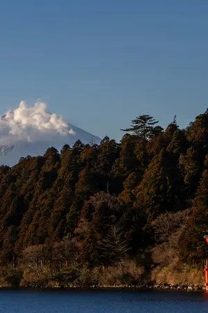 hakone lake ashi tori shrine mount fuji view
